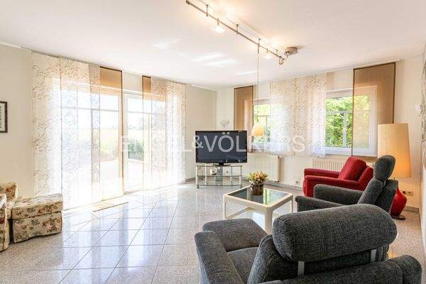 Wohnzimmer mit direktem Zugang zur Terrasse