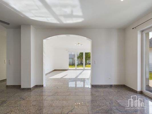 CAM02839G0-PR0162-STILL007