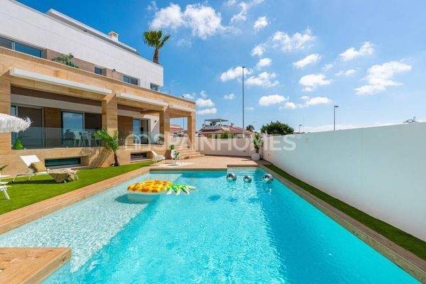 Villas with Pool and Solarium in Ciudad Quesada