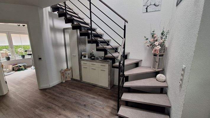 EG - Treppe zum OG 123912.jpg