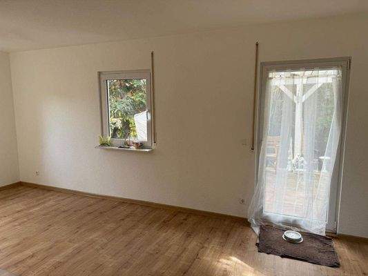 Wohnzimmer mit Ausgang zur Terrasse