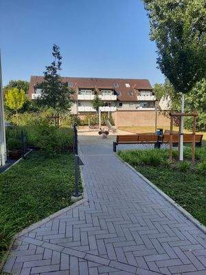 Zugang seitlich zum Spielplatz