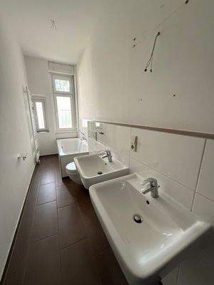 Bad mit Wanne und Dusche