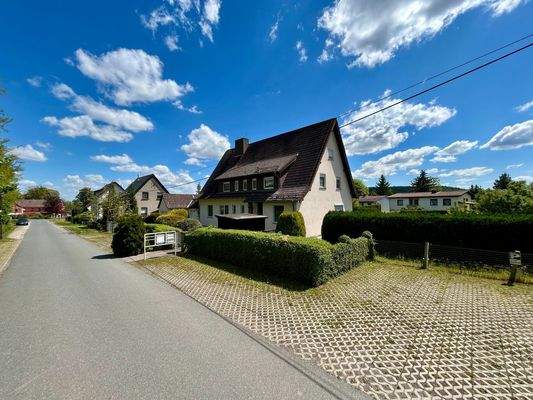Ansicht mit Zufahrtsstraße