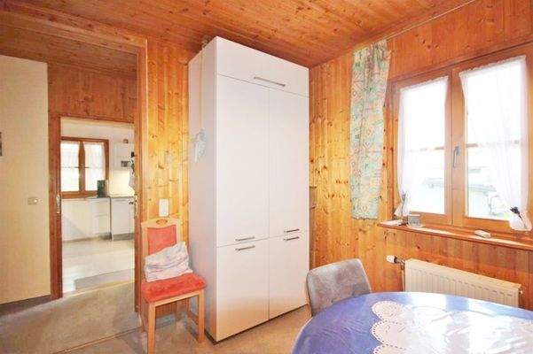 Esszimmer mit Blick zur Küche (EG)