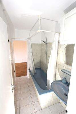 ... Badezimmer von beiden Seiten begehbar