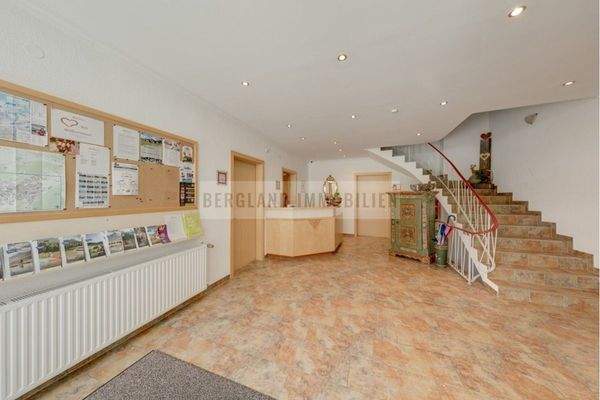 Rezeption mit Stiegenaufgang