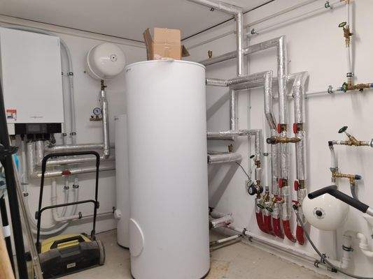 Technikraum hinter Garage