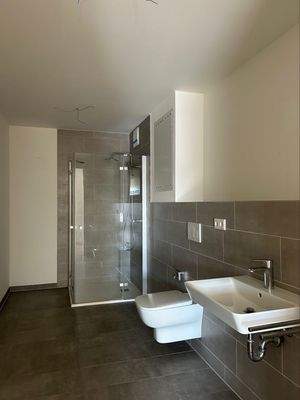 Badezimmer mit Dusche