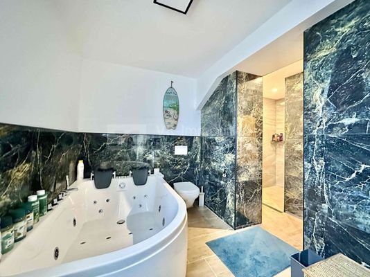 Badezimmer UG re