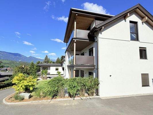 gepflegte Außenanlagen