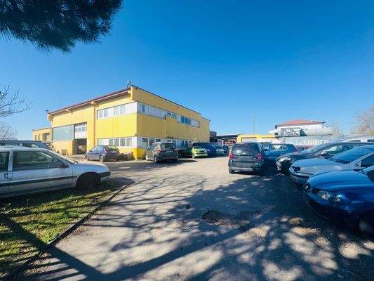 Blick Halle 1 Zufahrt 2