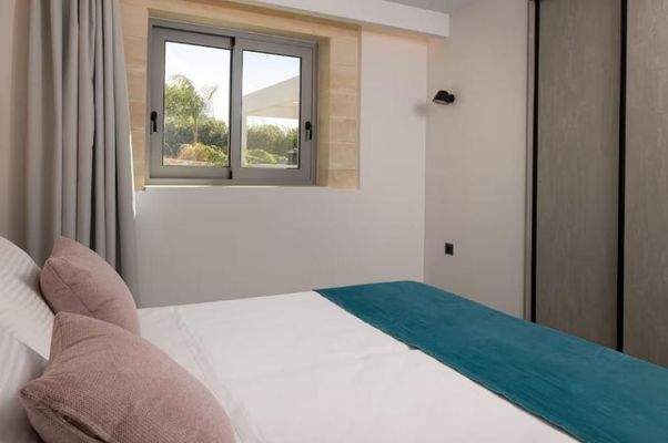 Kreta, Agios Onoufrios: Elegante Villa aus weißem Stein mit Meerblick zu verkaufen