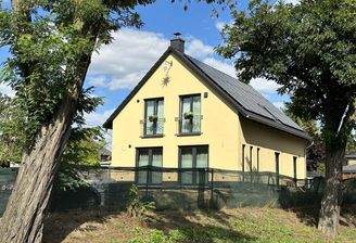 Modernes Einfamilienhaus – großzügiges Wohnen trifft auf hohe Energieeffizienz