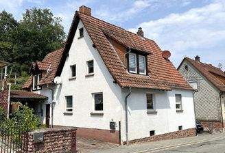 Ansicht mit Einfahrt