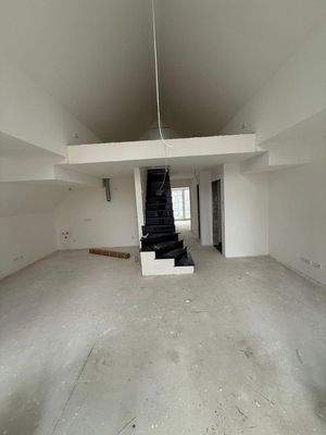 4-Zimmer Galerie: Wohnen+Küche