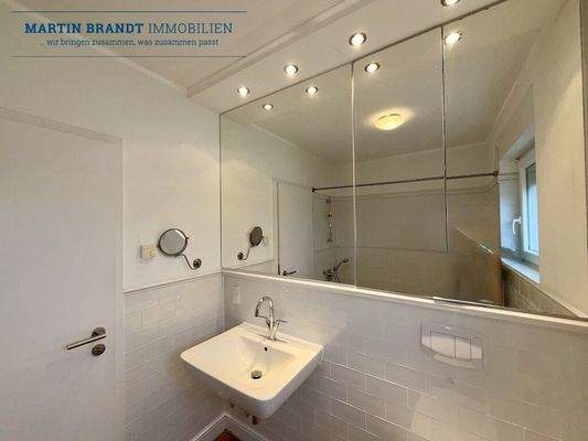 Spiegelschrank im Bad