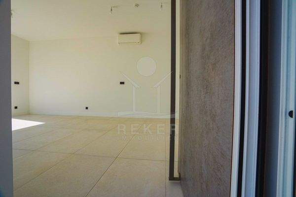 Offene Gestaltung mit Zugang zur Dachterrasse 