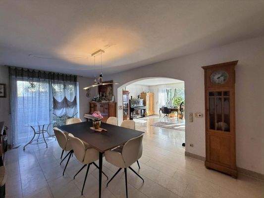 Essdiele und Durchgang