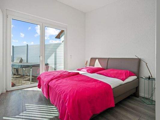 Schlafzimmer mit Zugang Terrasse