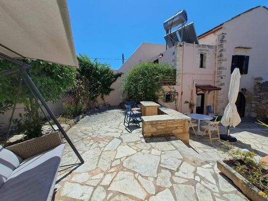 Kreta, Aspro: 3 Villen mit traditionellen Steinelementen und Bergblick zu verkaufen