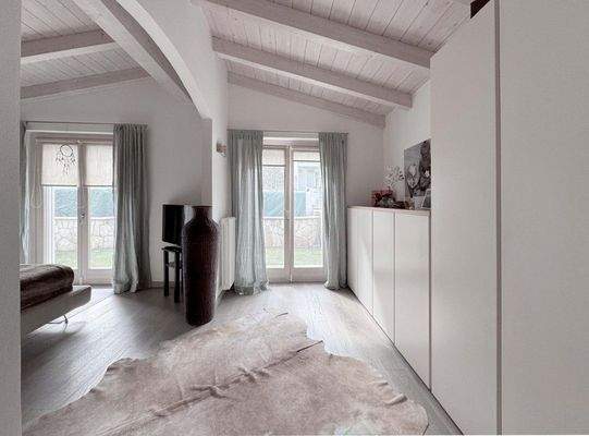 V008-2025_Masterbedroom-Ankleide