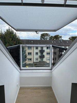 ausklappbares Dachfenster