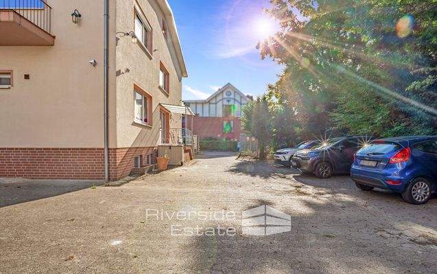 Parkmöglichkeiten vor dem Wohnhaus