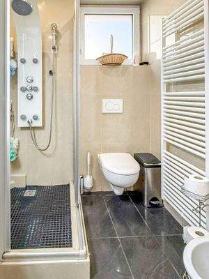 WE 1 | Duschbad mit Fenster