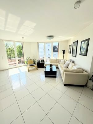 4 Wohnzimmer 