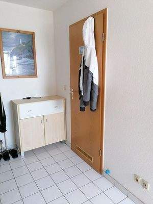 DG, Flur mit praktischen Fliesen