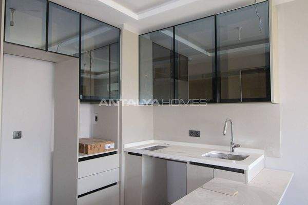 Flats in Project with Communal Pool in Antalya Altintas