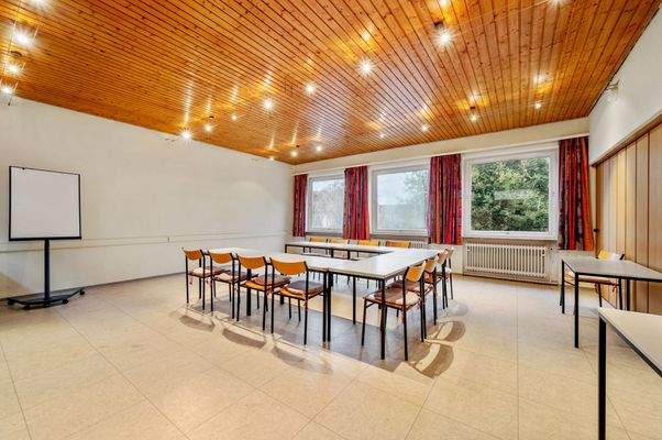 Versammlungsraum im Nebengebäude