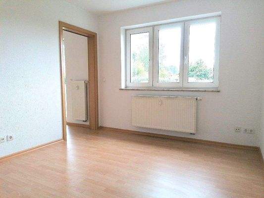 Wohnzimmer mit Laminat (Foto aus baugleicher Wohnu