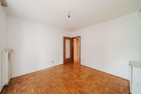 Räumlichkeiten Erdgeschoß-Schlafzimmer2