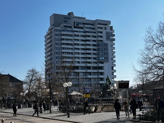 Ansicht mit Bahnhofsplatz