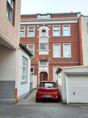 Ansicht Haus 2 - Stellplatz und Garage