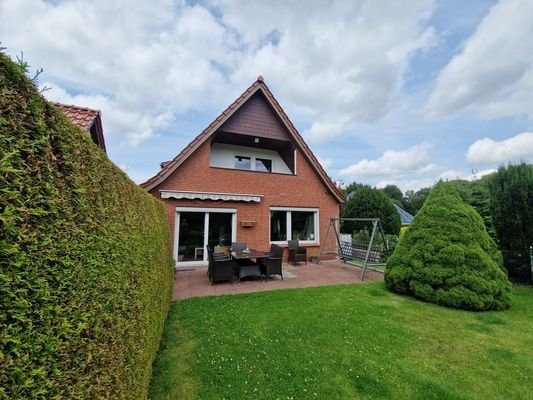 Außenansicht Haus hinten Terrasse 2