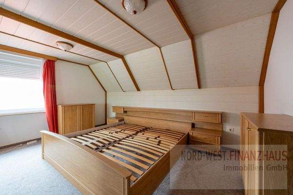 Großes Schlafzimmer oben