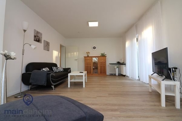 Wohnzimmer mit Zugang zur Terrasse