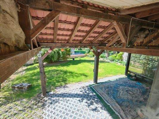 Freisitz, Garten und Carport