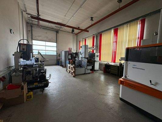 Halle mit Produktions-/Lagerfläche