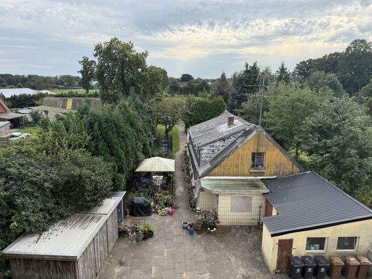 Hof und Nebengebäude I
