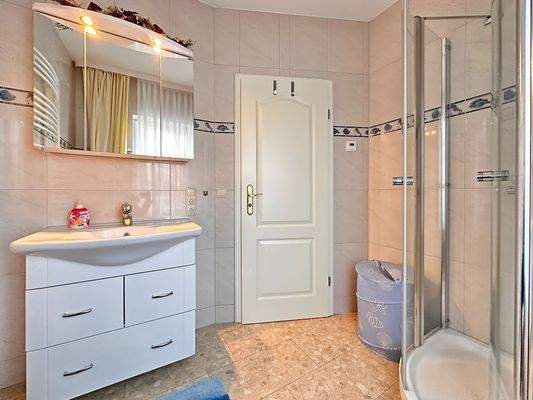 Badezimmer im Erdgeschoss