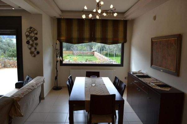 Kreta, Exo Lakonia: 5-Zimmer-Villa mit großem Olivenhain zu verkaufen