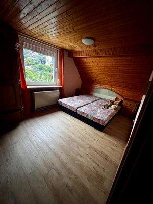 2. Schlafzimmer 2 OG (2).jpg