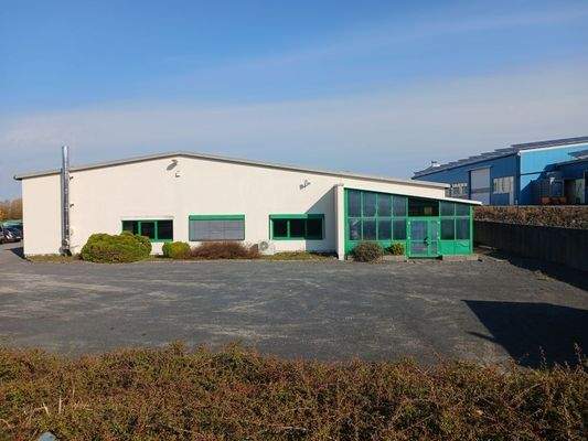 Ansicht mit Parkflächen