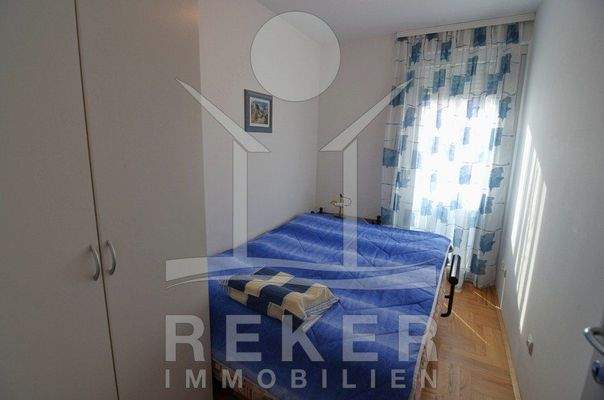 Dieses Zimmer bietet sich als Kinder- oder Gästezimmer der Wohnung an.