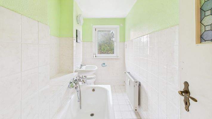 Badezimmer mit Wanne