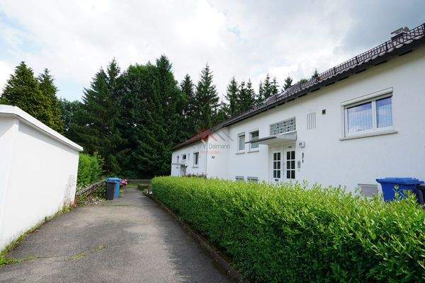 Außenansicht mit separatem Stellplatz